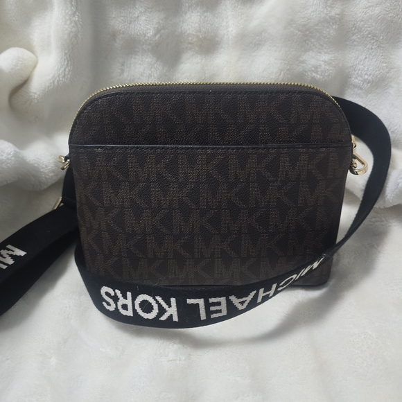 NWT Michael Kors Cindy LG Dome Crossbody BROWN/BLACK LEATHER Web Wide Strap - Picture 4 of 6